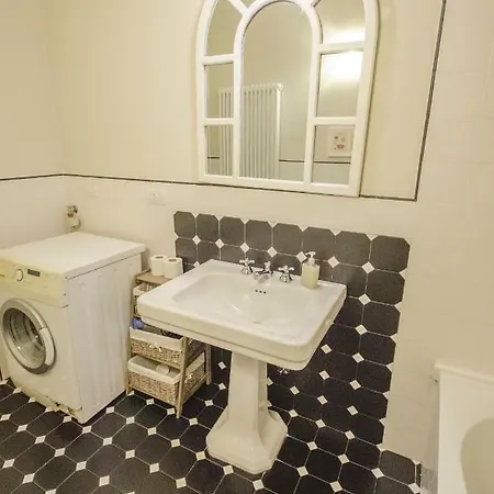 Lägenhet Azeglio Apartment, A Due Passi Da Piazza Maggiore